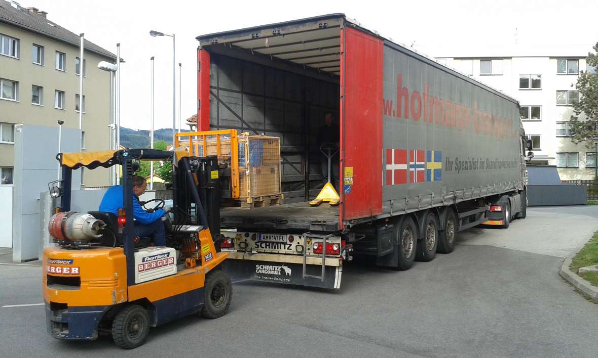 Unsere Geräte werden per schwerem LKW transportiert