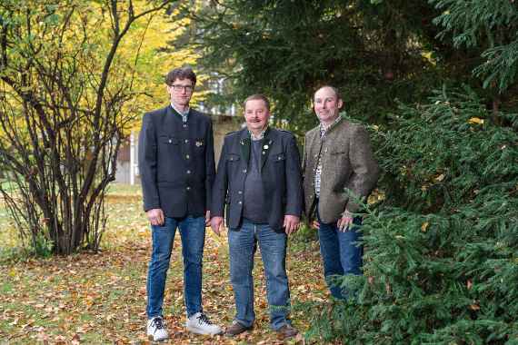 Förster mit Forstarbeiter