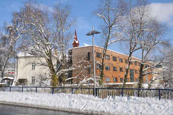 Das HTZ von der Murseite im Winter aus gesehen