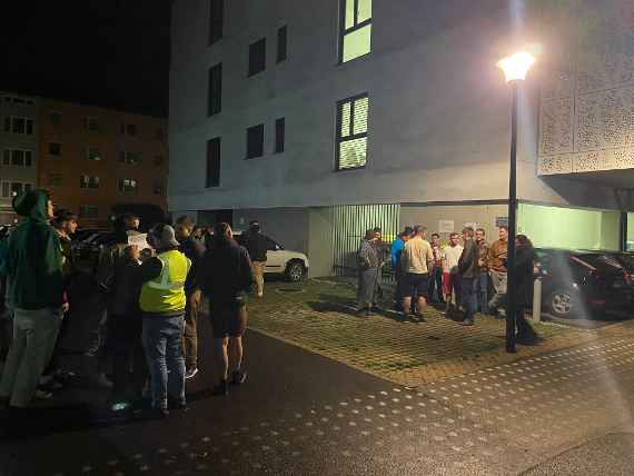 Der Außenbereich des Neuen Heims Feldgasse während der Brandschutzübung