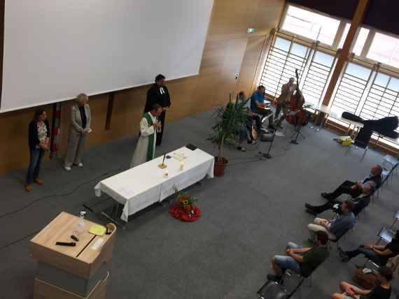 Der Schulgottesdienst im Turnsaal