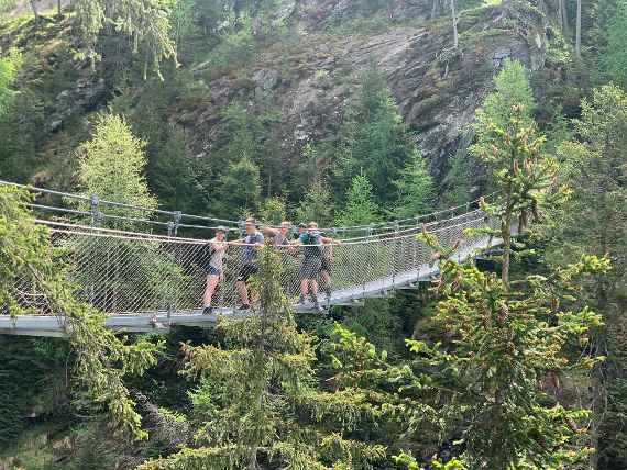 Überquerung einer Hängebrücke bei Schladming