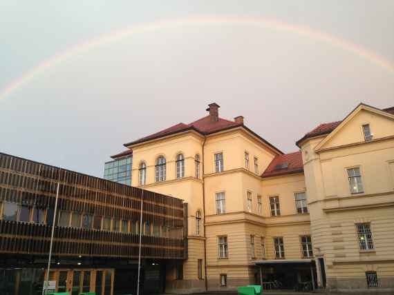 Regenbogen über Schule 2