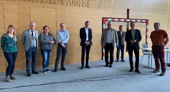 Gruppenbild mit Abstand - Der neue Sektionschef für Schulen Mag. Kasper