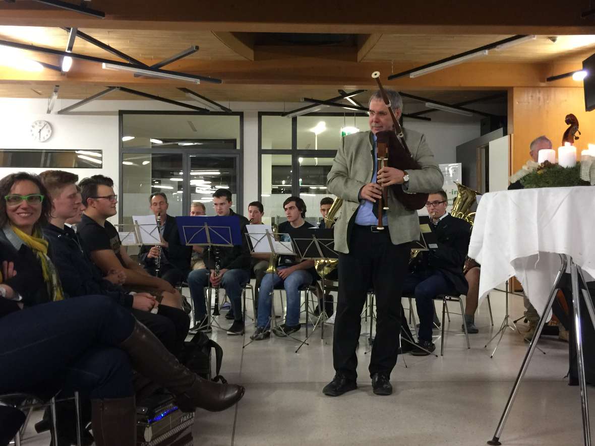 Der Dienststellenleiter am Dudelsack