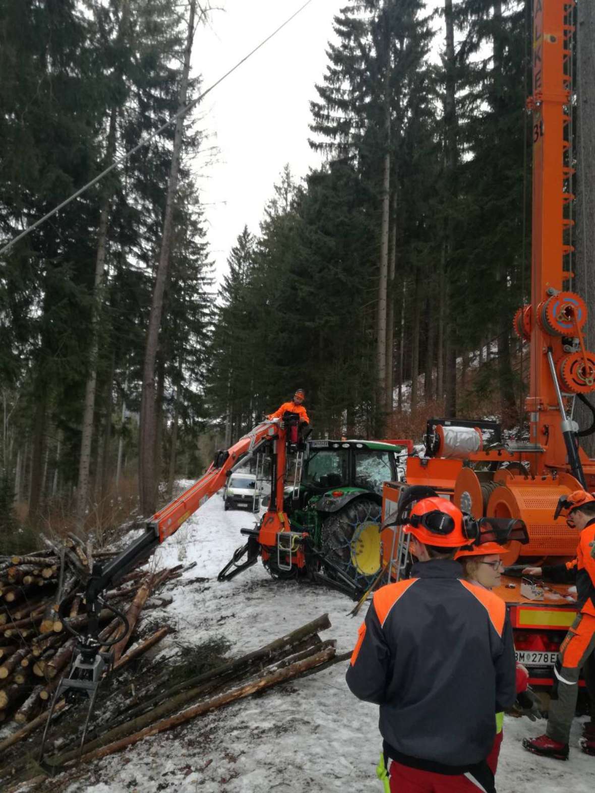 Holzarbeiten im Lehrforst
