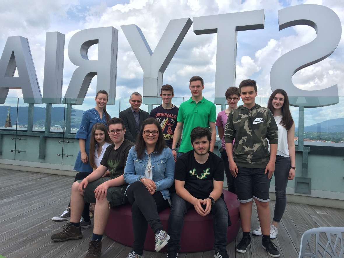 Ein Gruppenfoto auf dem Dach des Styria Media-Centers