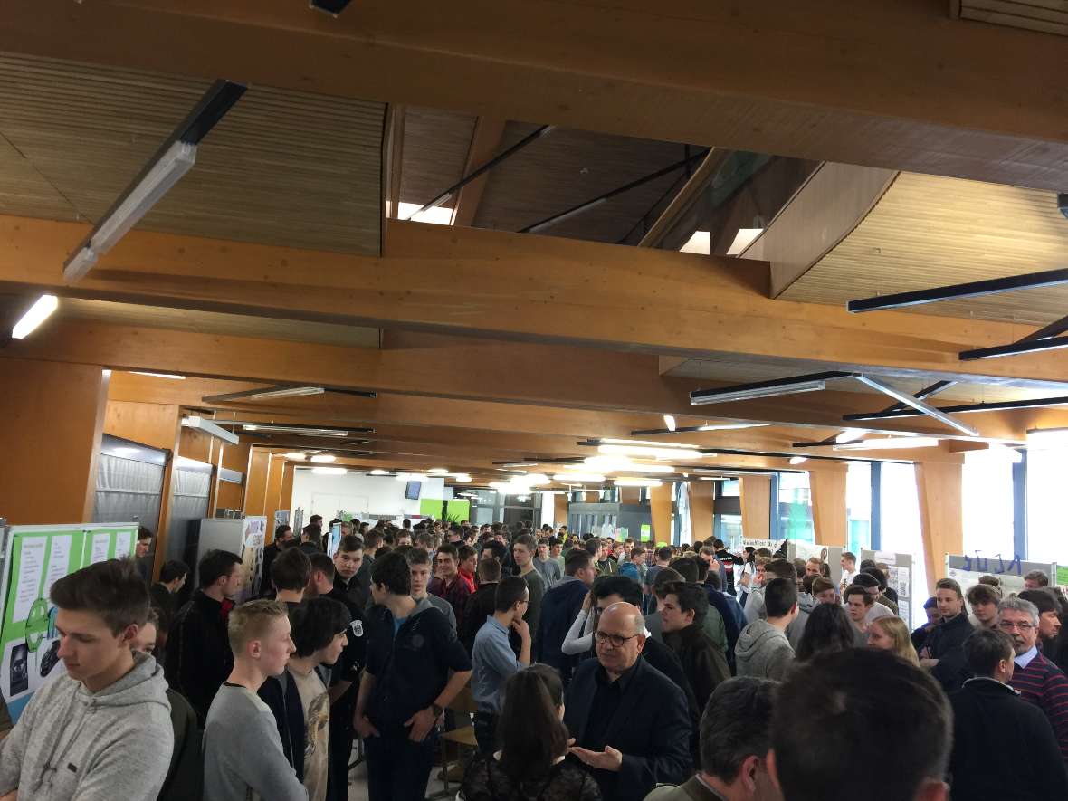 Reges Treiben in der Aula