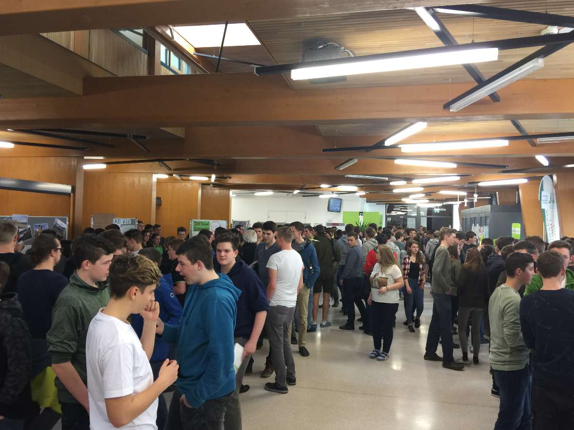 Die Aula ist sehr gut besucht