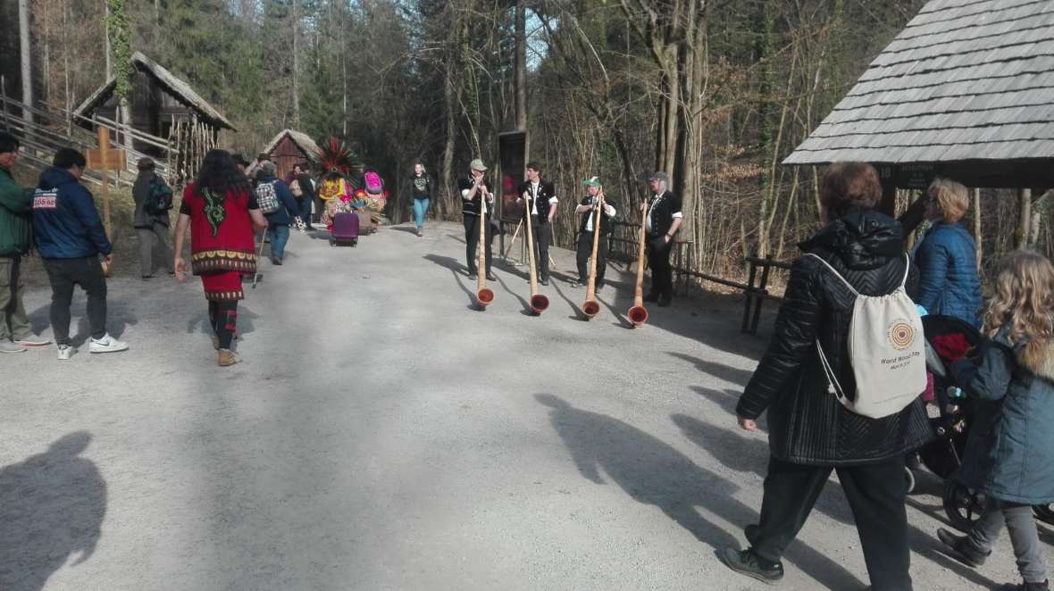 Das Alphorn aus Holz hat Hochsaison