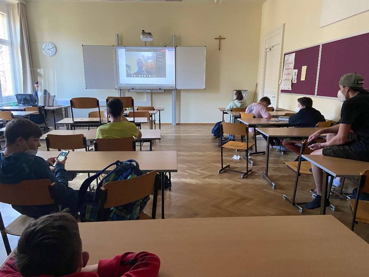 Klasse in einer Video-Konferenz