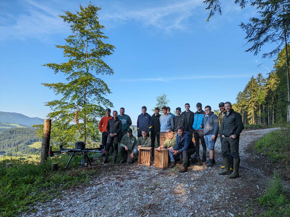 Die ganze Gruppe der Retter