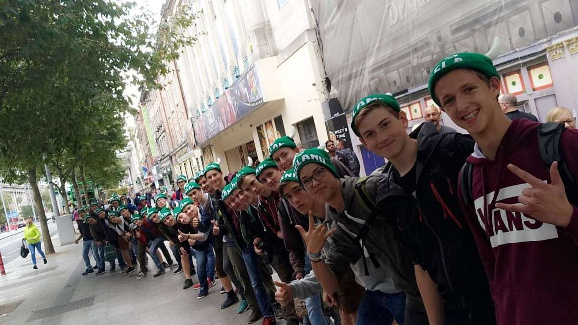 Alle Schüler der 3B in einer Reihe