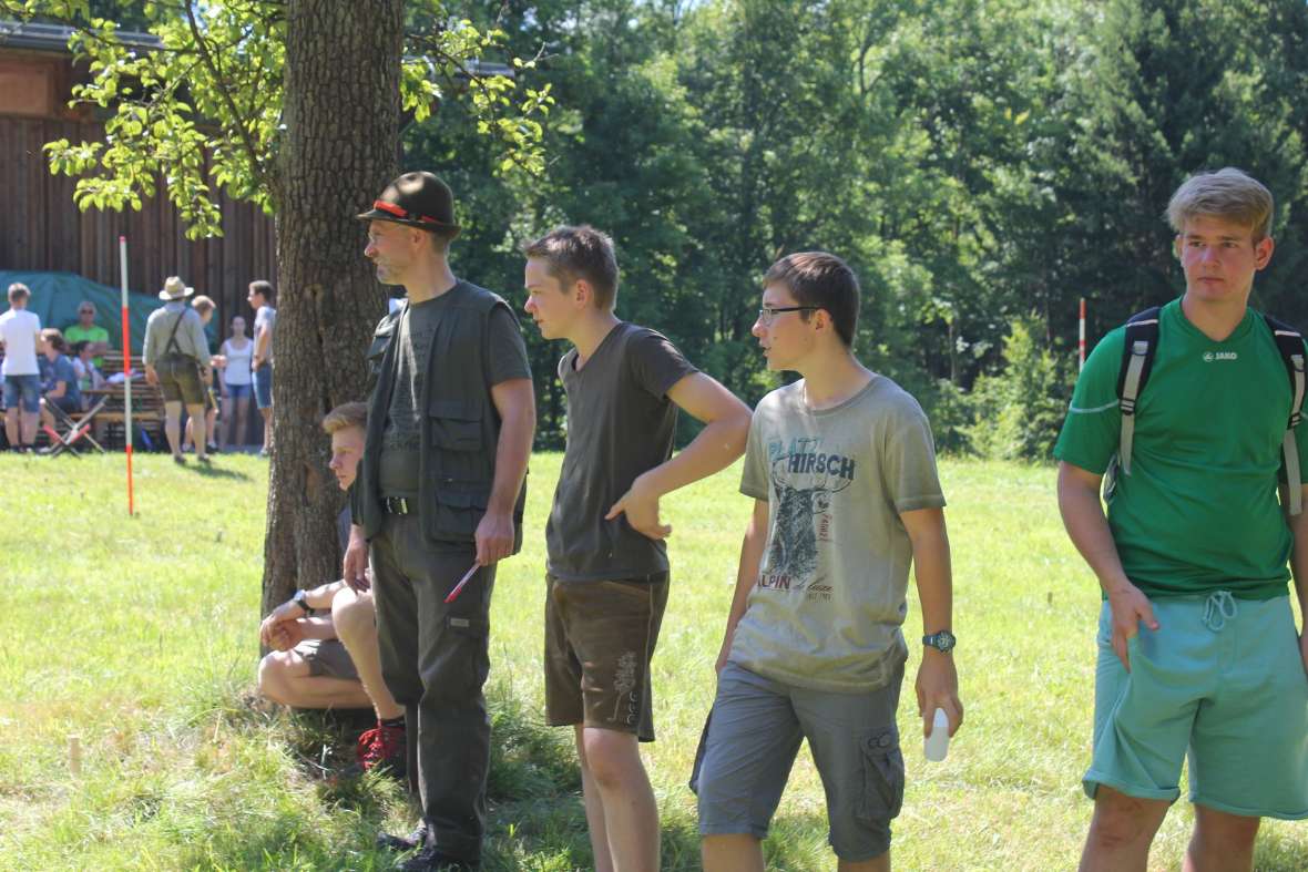 Eine Schülergruppe mit Professor Reinprecht