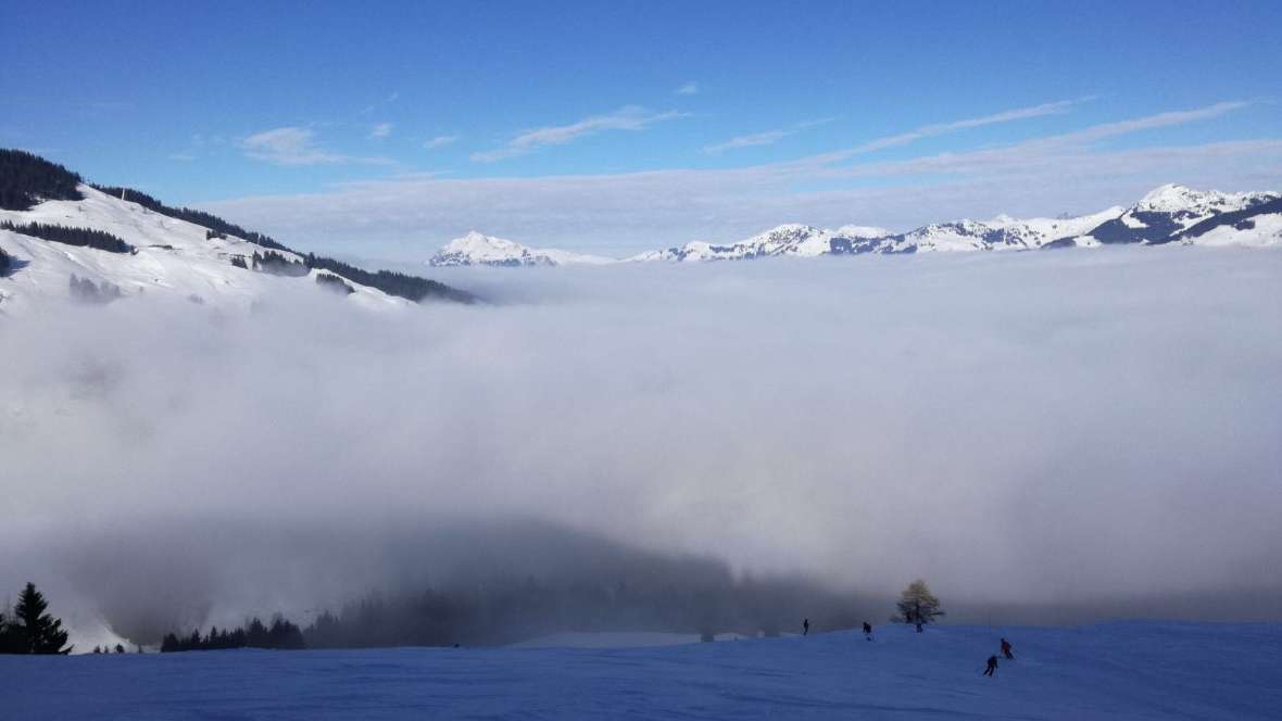 Dunst und Nebel im Tal