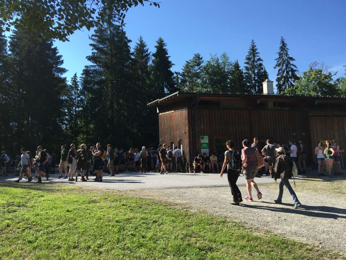 Die Fleischhackeralm füllt sich mit Gruppen