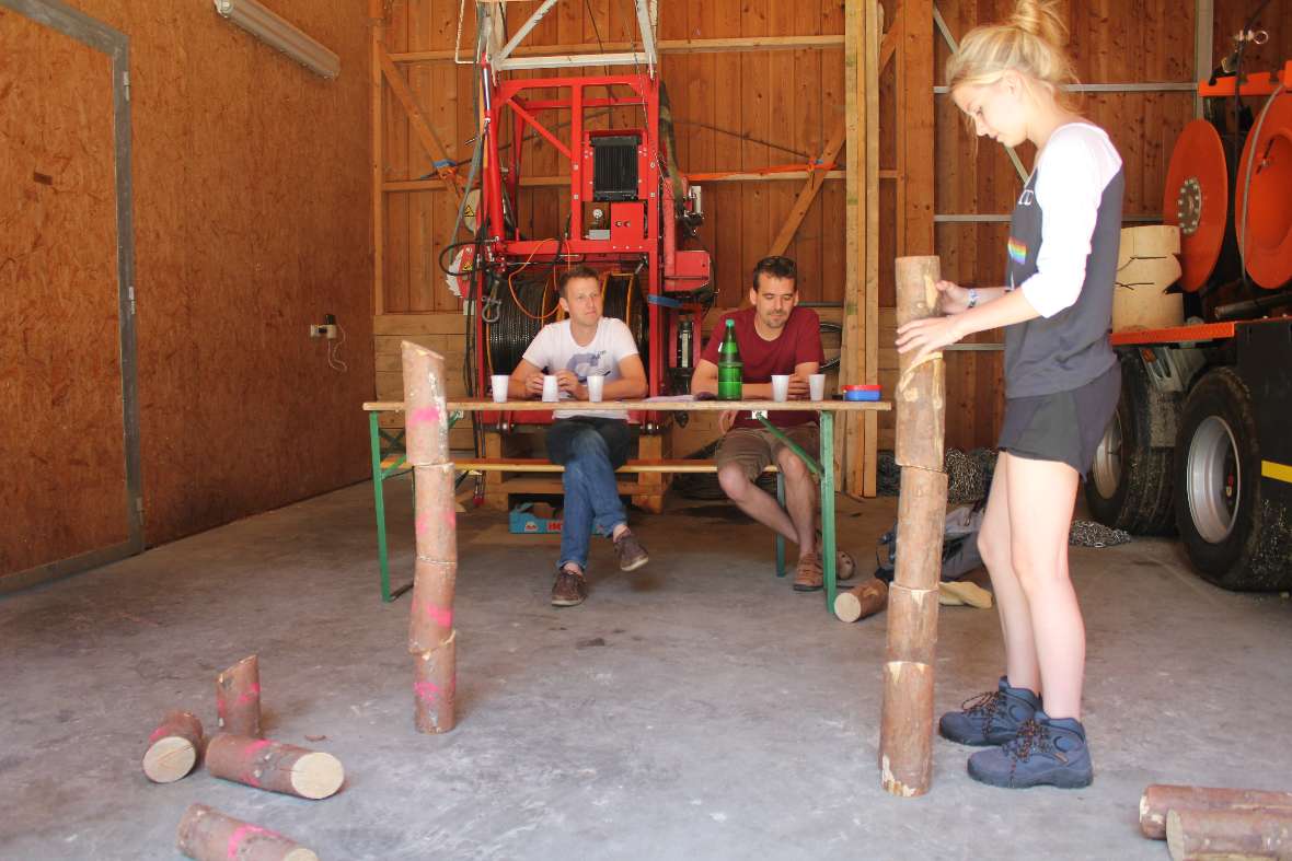 Holz soll hoch gestapelt werden