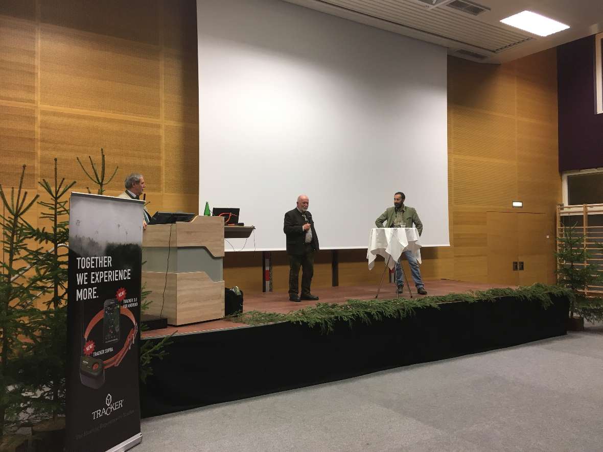 Die beiden Referenten mit Direktor auf der Bühne
