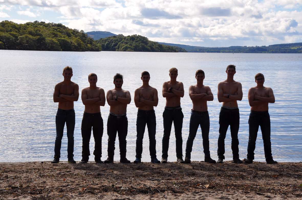 Das Synchronschwimmteam der Schule
