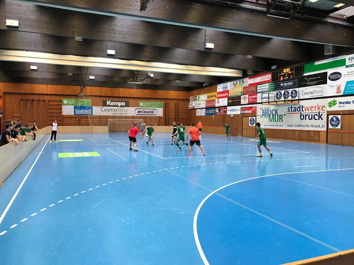 Die Handballhalle gehört heute König Fußball