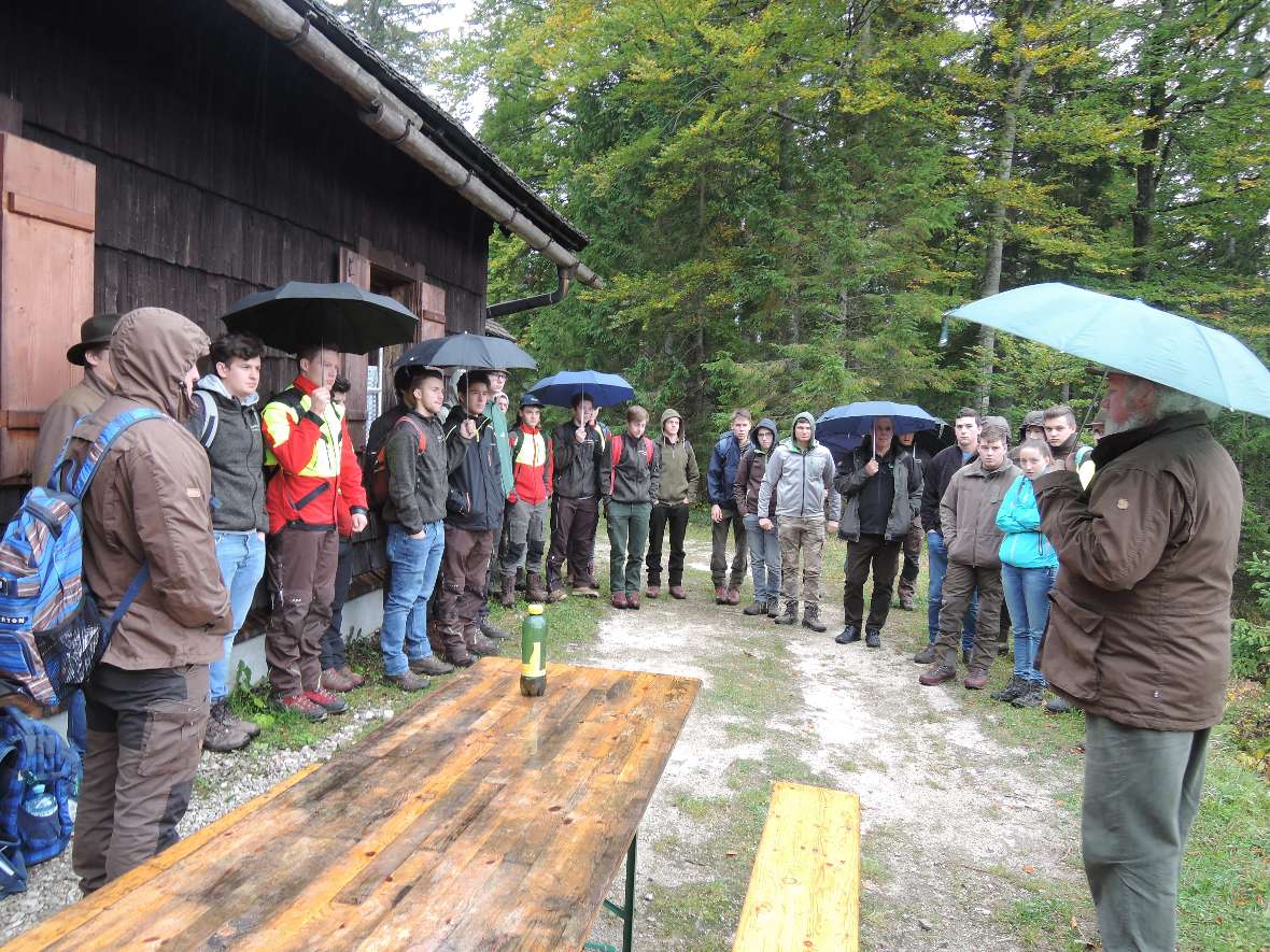 Begrüßung unserer Gruppe bei regnerischem Wetter