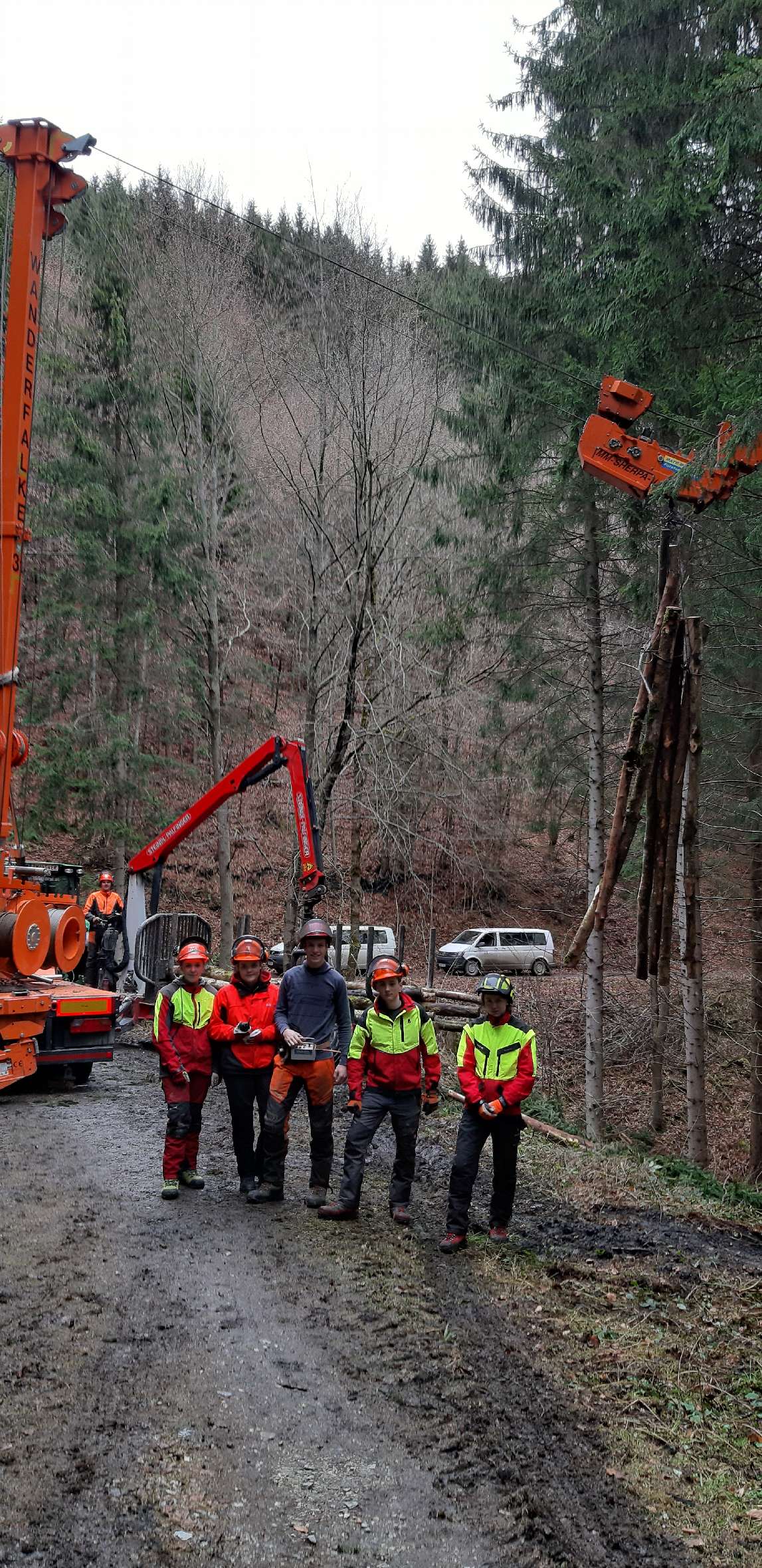 Wanderfalke mit MM-Sherpa und Schülerinnen und Schülern im Einsatz