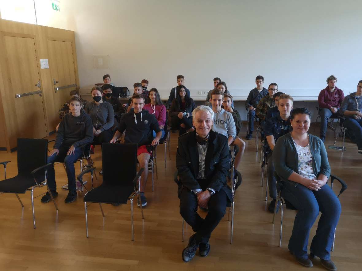 Ein Blick auf Zuhörerinnen und Referentinnen