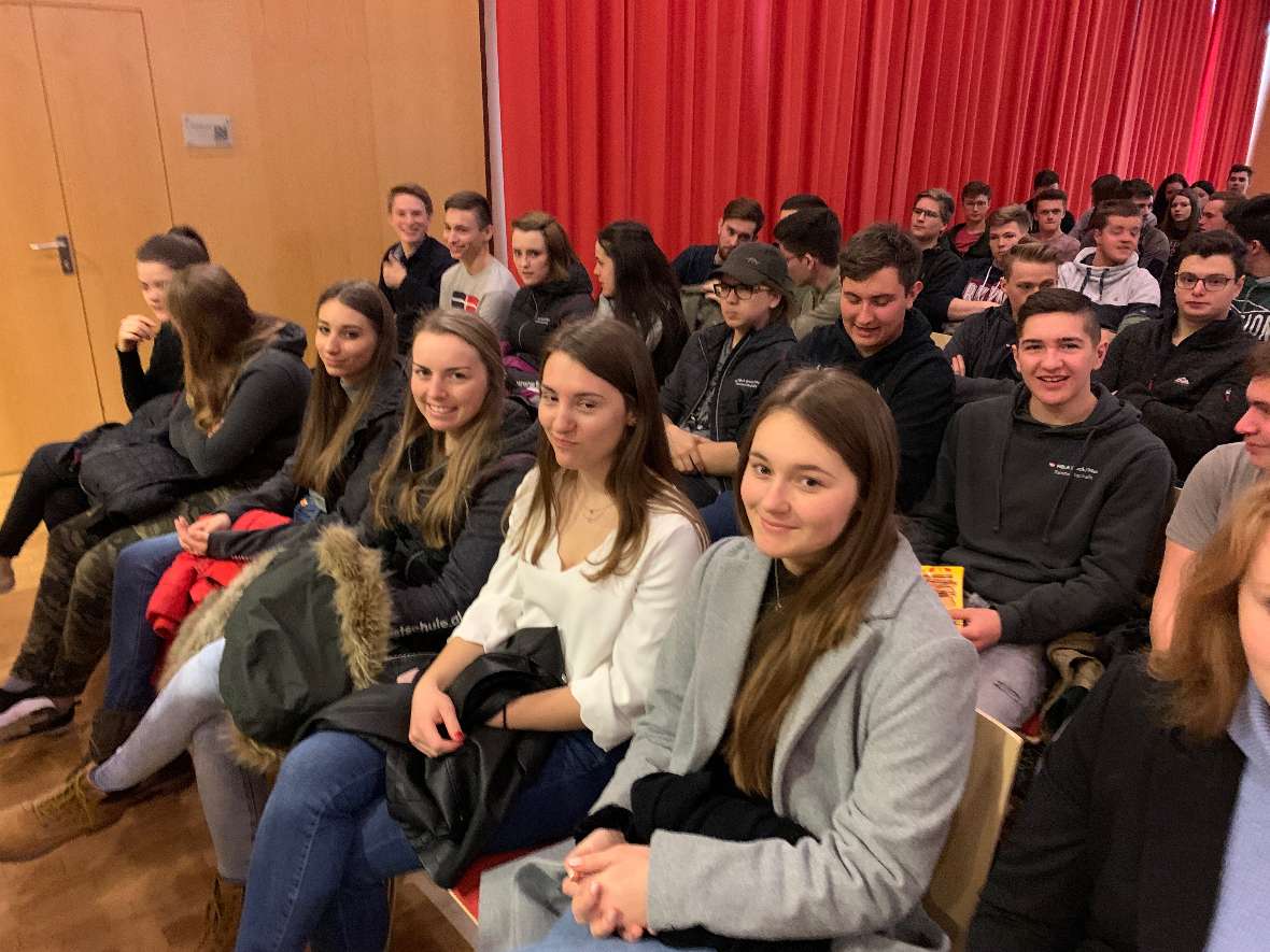 Das Publikum bestehend aus unseren Schülerinnen und Schülern 