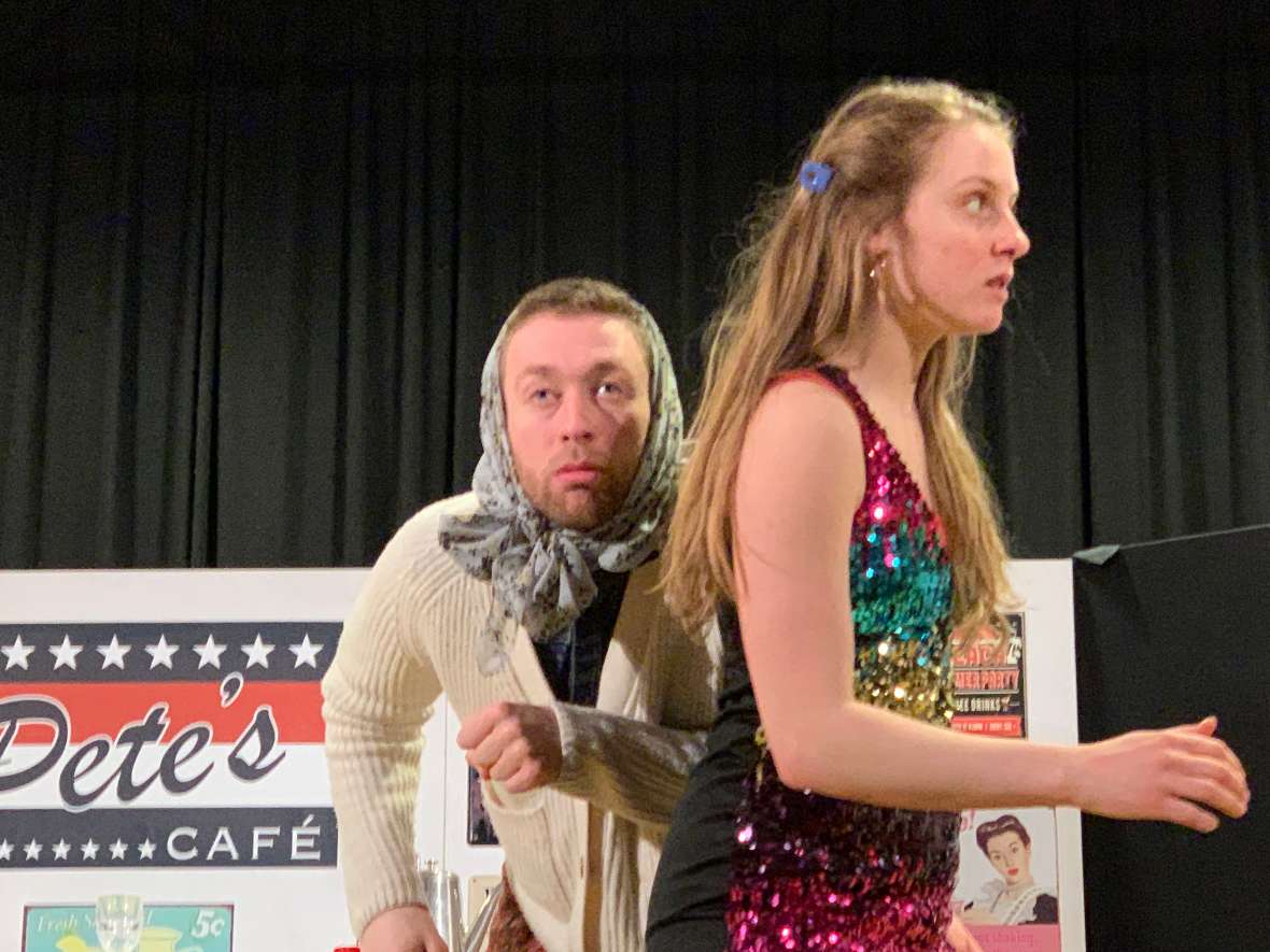 Eine Einflüsterung auf der Bühne