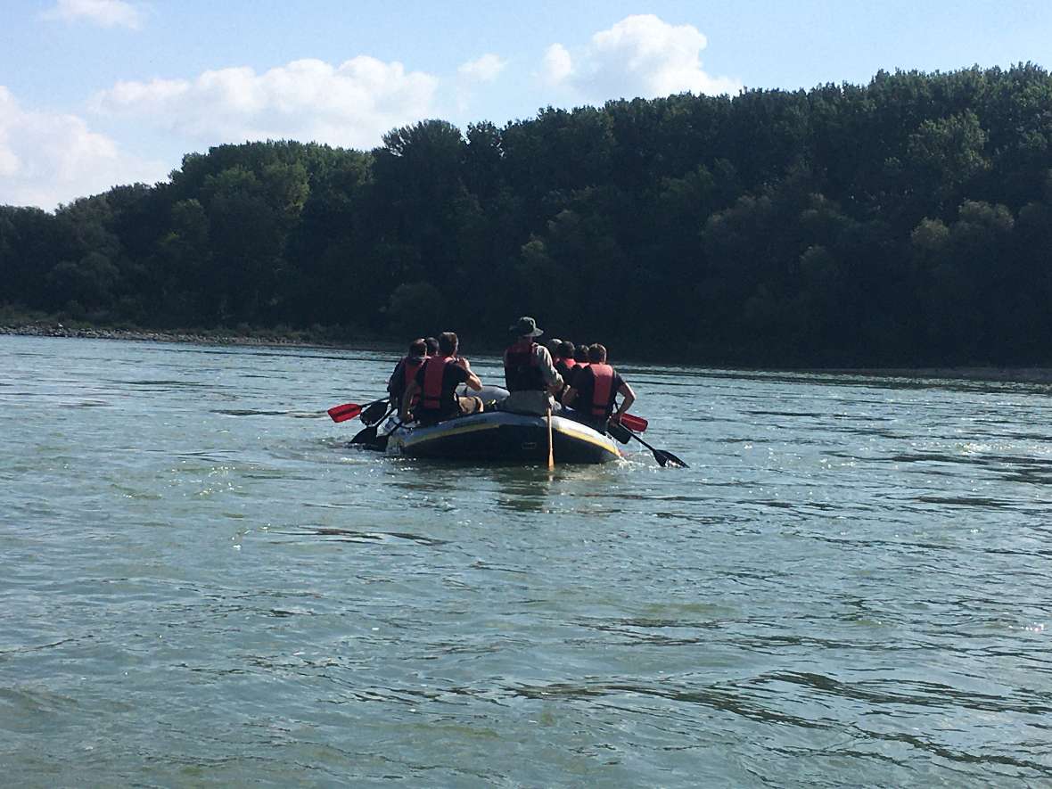 Flussfahrt mit Schlauchboot