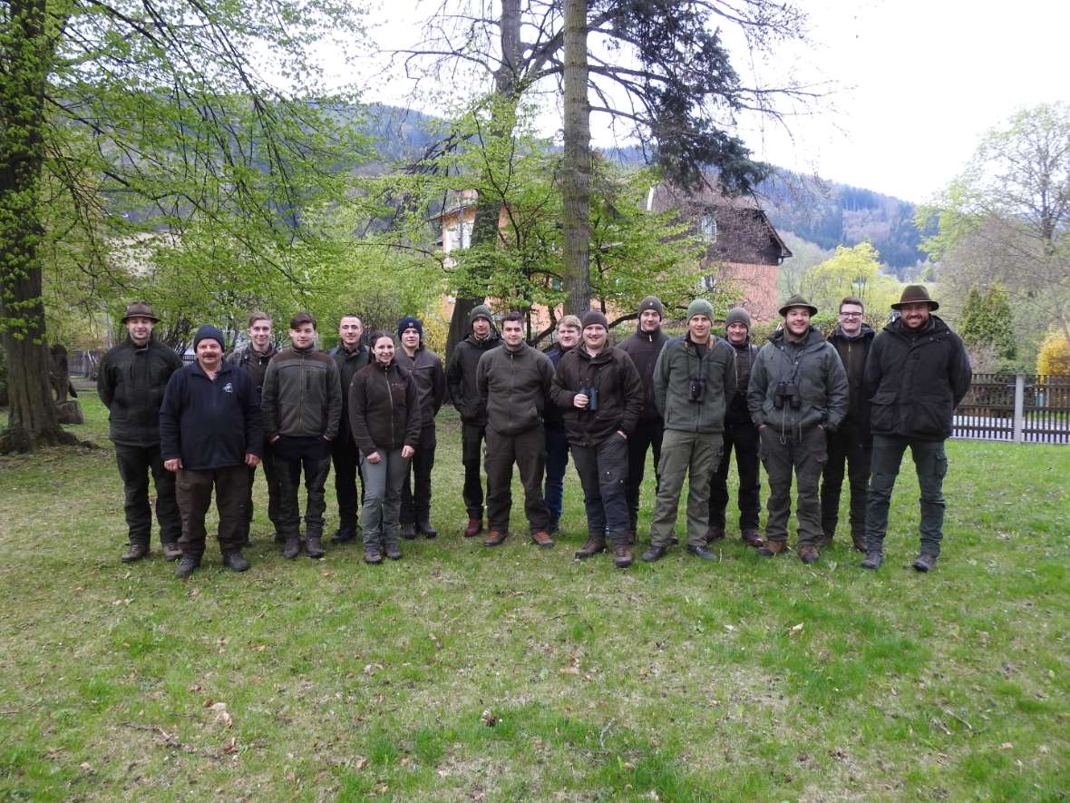 Ein Gruppenfoto des Aufbaulehrgangs mit den Lehrern