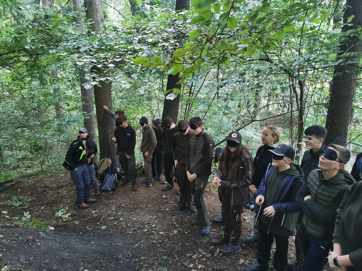 Im Wald bei einem Kennenlernspiel