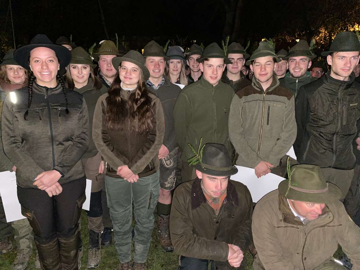 Gruppenbild der Jungjägerinnen und Jäger