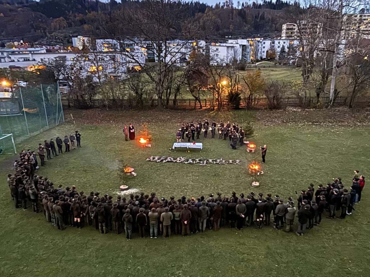 Ansicht der Feier vom Dach der Schule