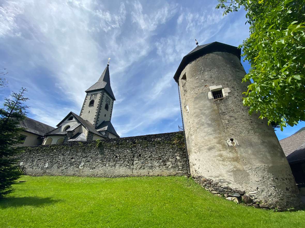 Seeseite des Stifts Ossiach