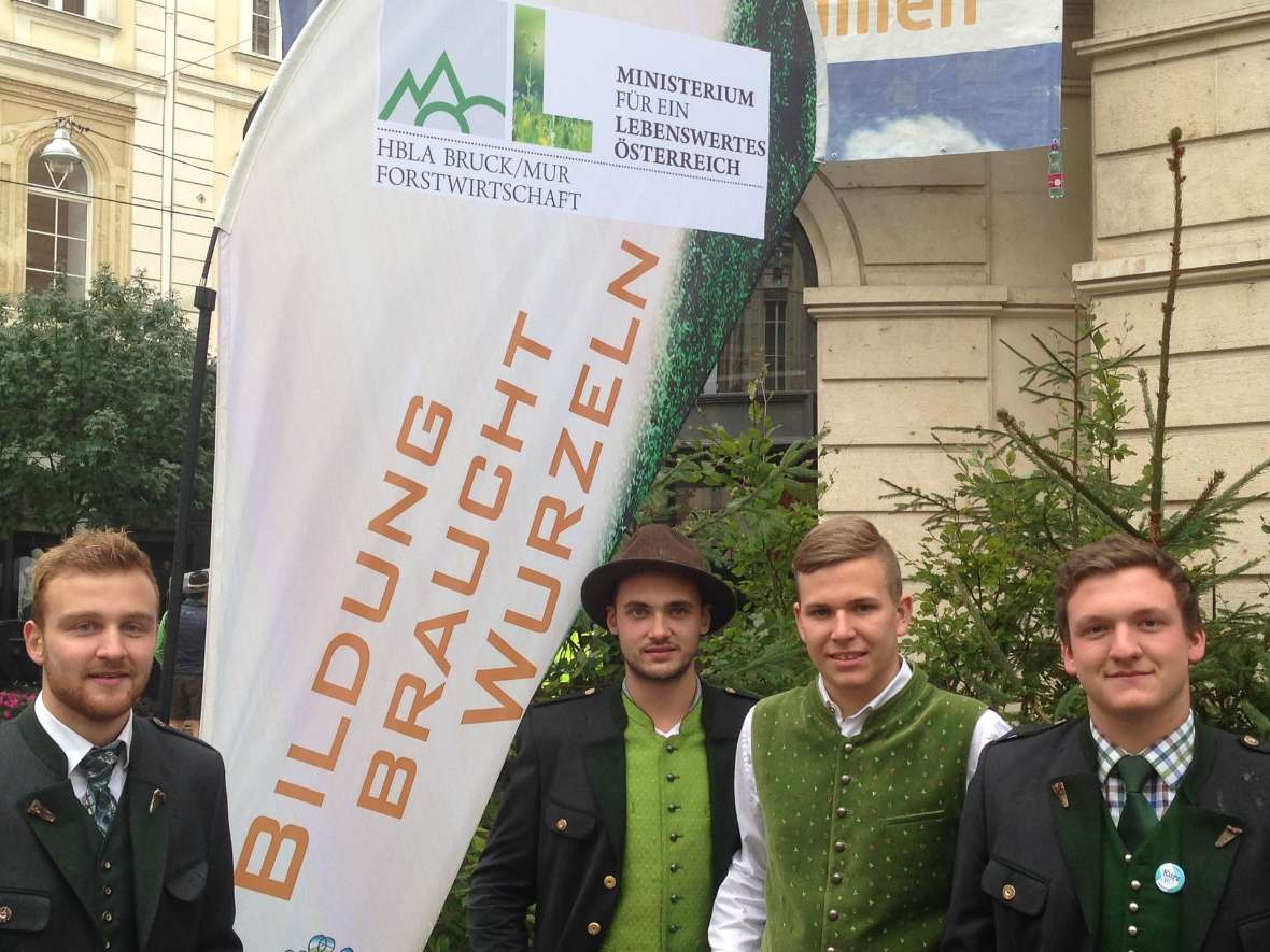 Vier Schüler des dritten Aufbaulehrgangs