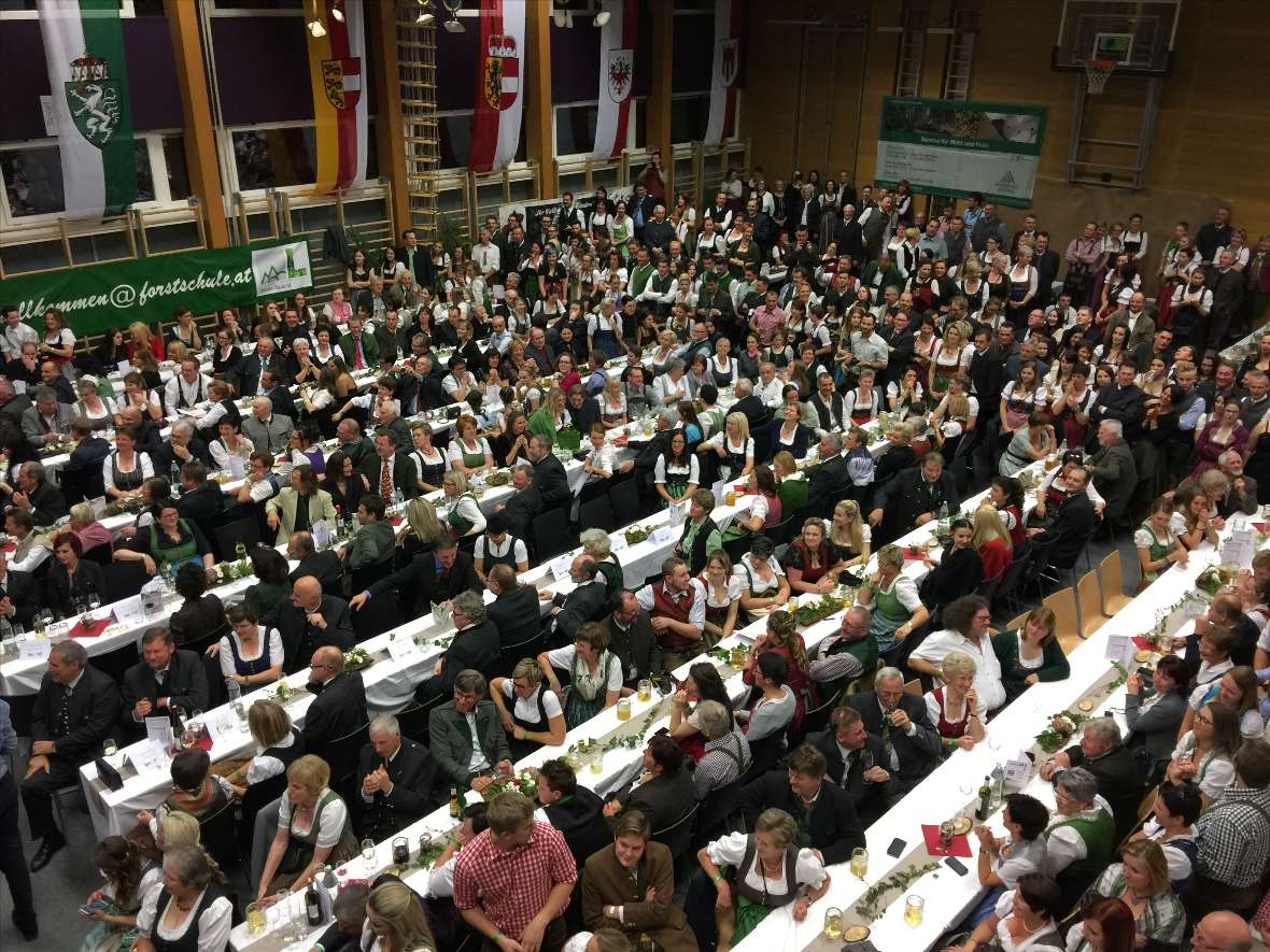 Der Turnsaal der zum Ballsaal wurde