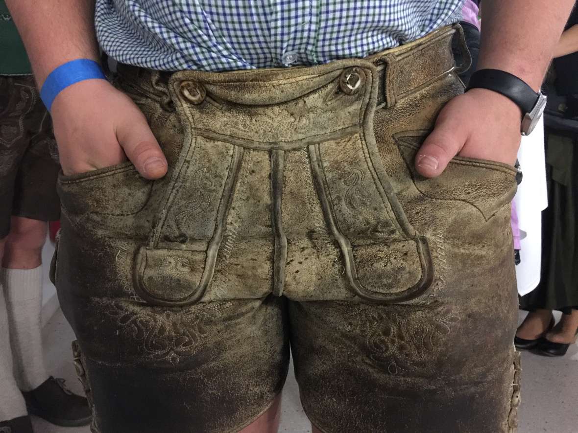 Eine Lederhose ist heute Abend genau das Richtige
