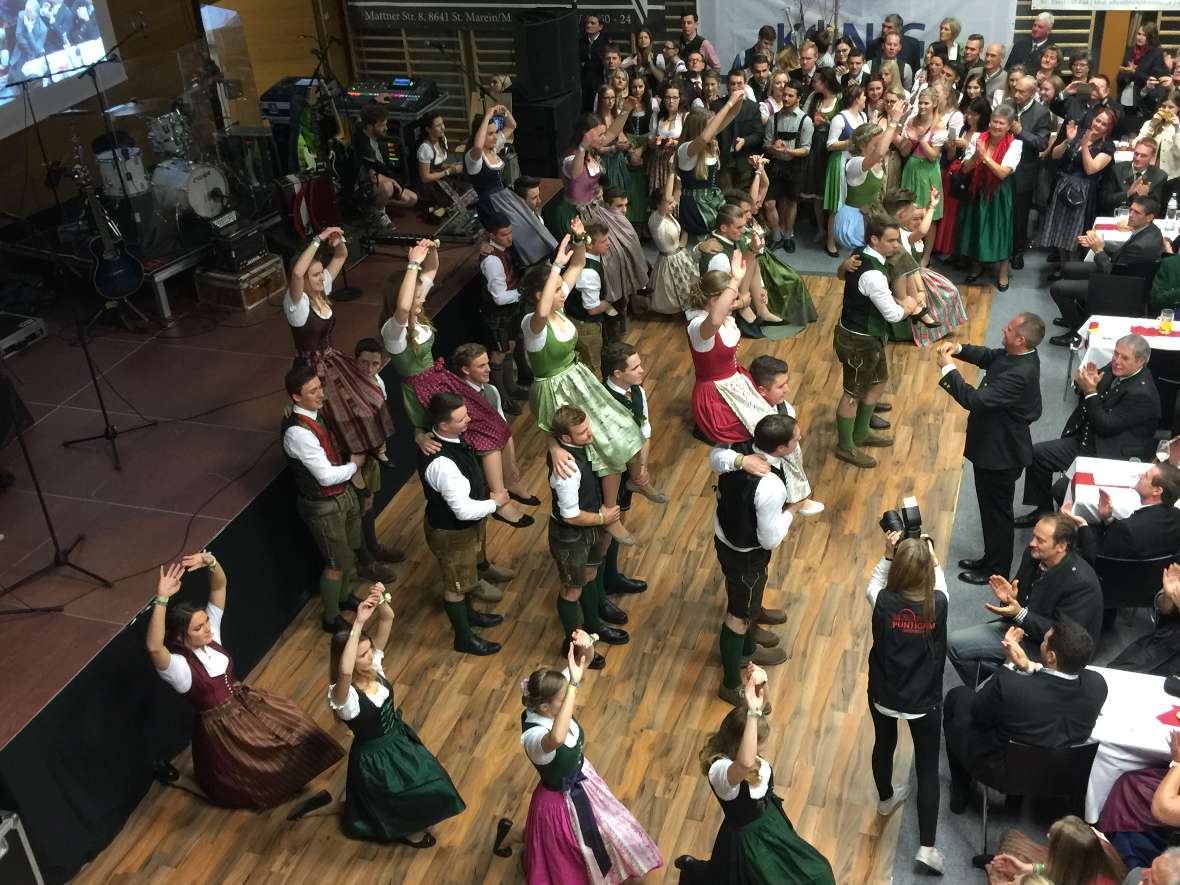Die Polonaise von der Turnsaalgalerie gesehen