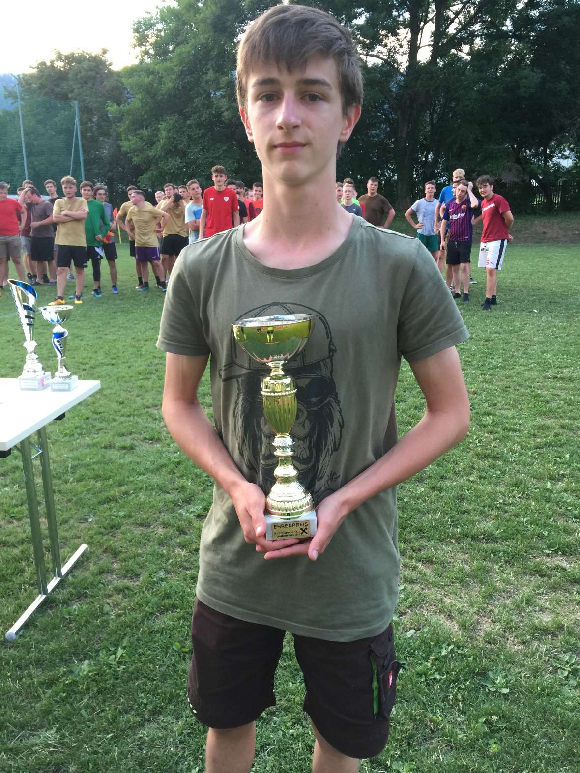 Überreichung Pokal an 2A