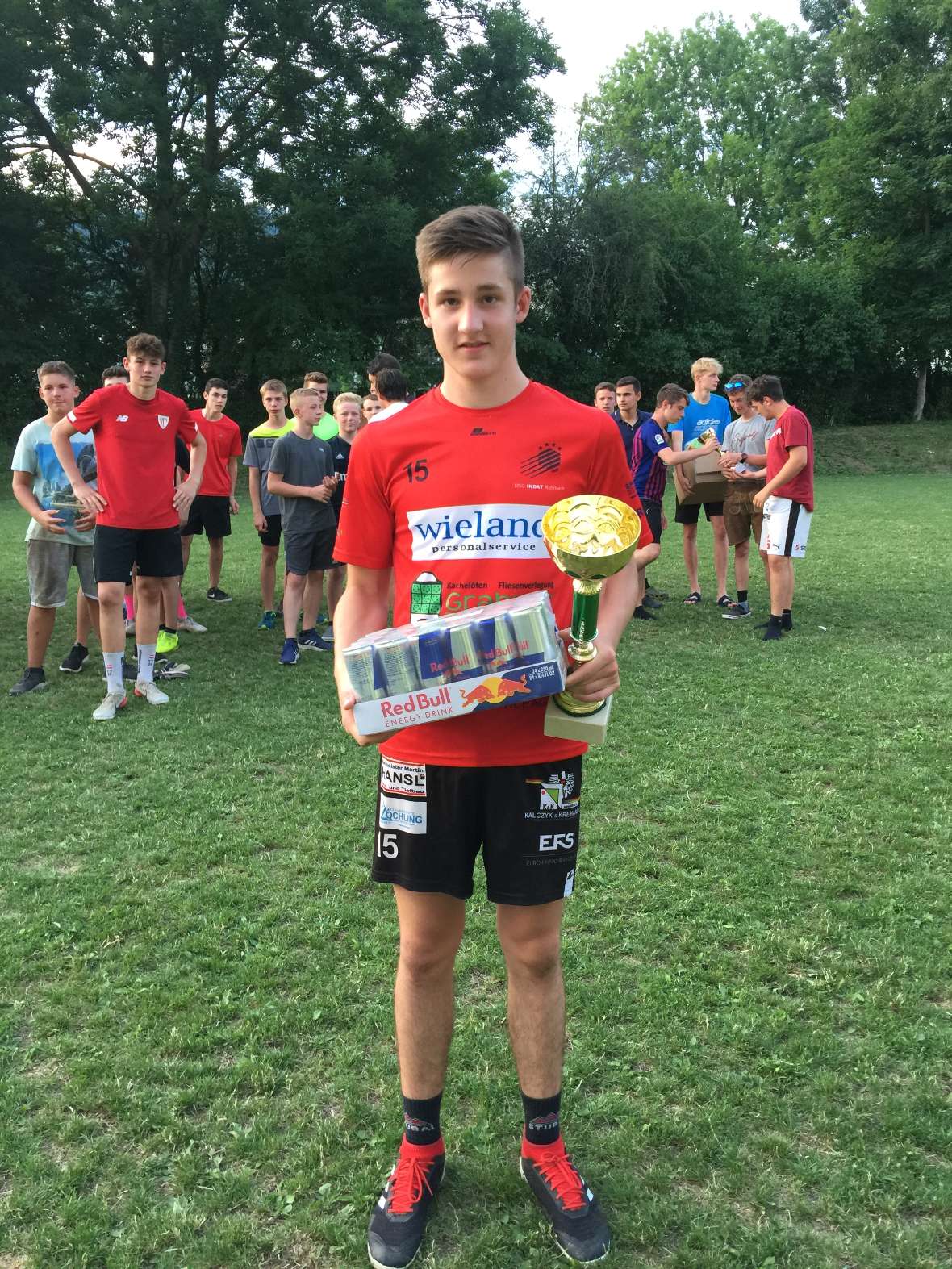 Überreichung Pokal 1B