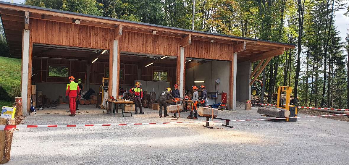 Kettensägenübungen auf der Fleischhackeralm