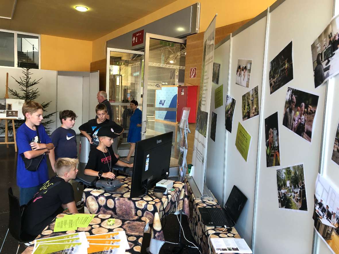 Üben am Harvester bei der Messe