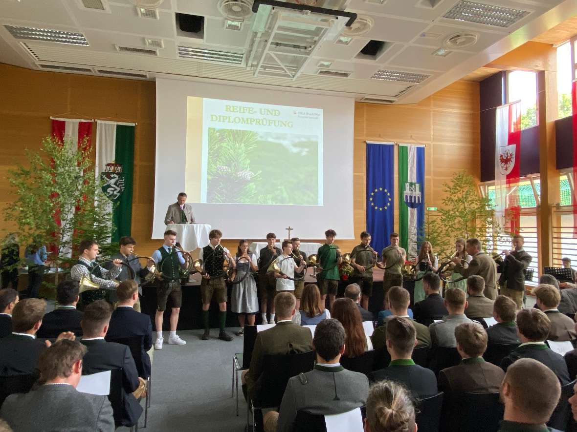 Die Jagdhornistinnen und Jagdhornisten blasen euch was