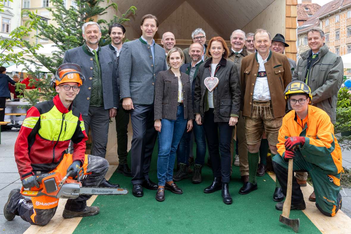 Gruppenbild mit Ehrengästen