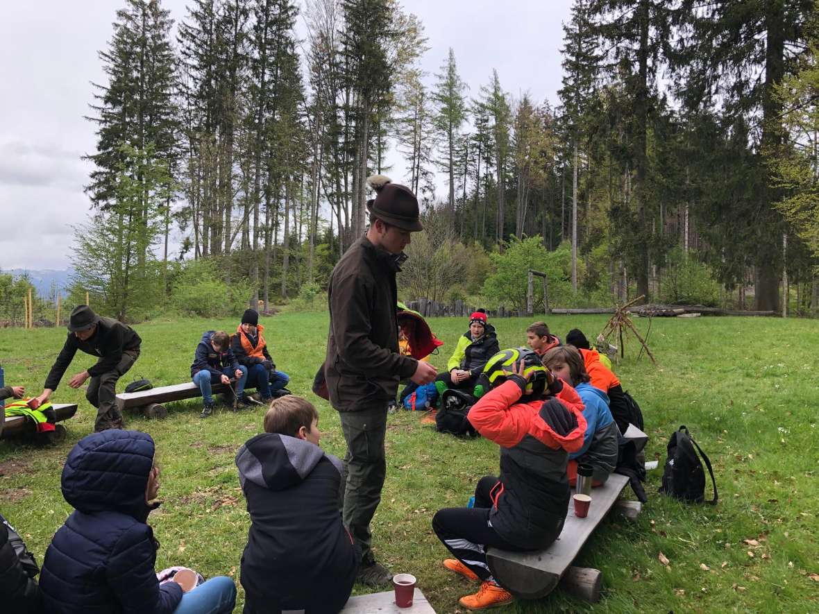 Im Außenbereich der Waldschule
