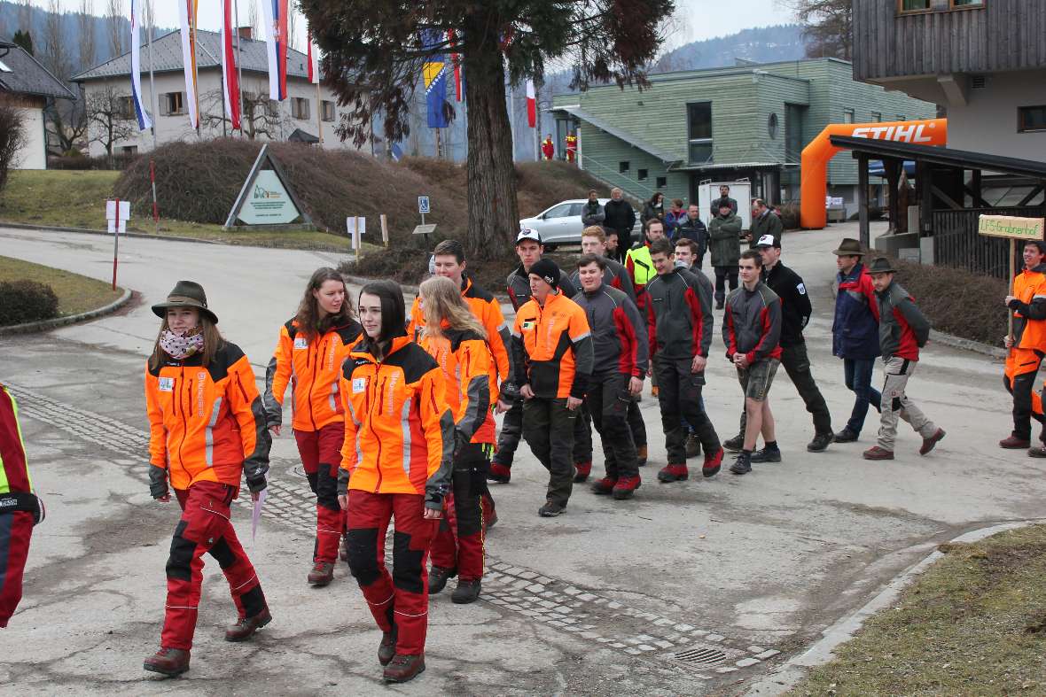 Der Einmarsch unseres Teams