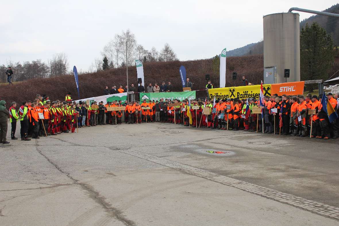 Alle Teilnehmer der Olympiade versammelt