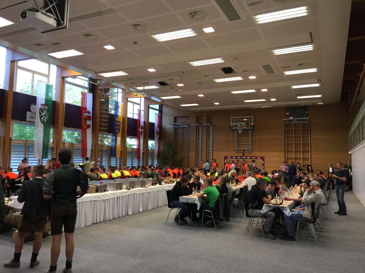 Der Turnsaal wird zum Festsaal