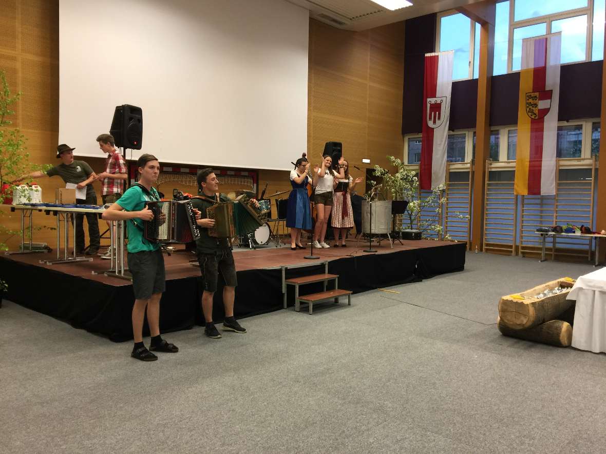 Musikalische Begleitung mit Zieharmonika